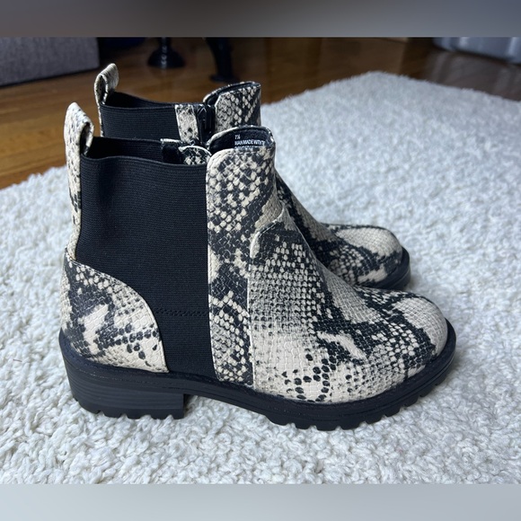 Women’s 7.5 Snakeskin Ankle Boots NEW - Picture 1 of 8